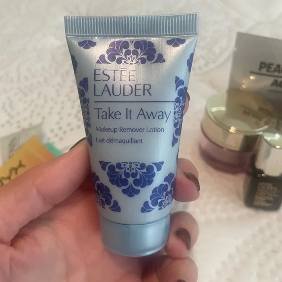 Small sized skin care bundle (mostly Estée Lauder with a few other samples) - Picture 2 of 9